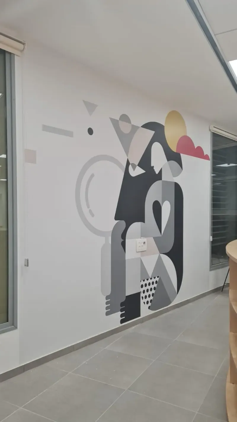 Arte figurativo abstracto en pared de oficina interior — SignWorks